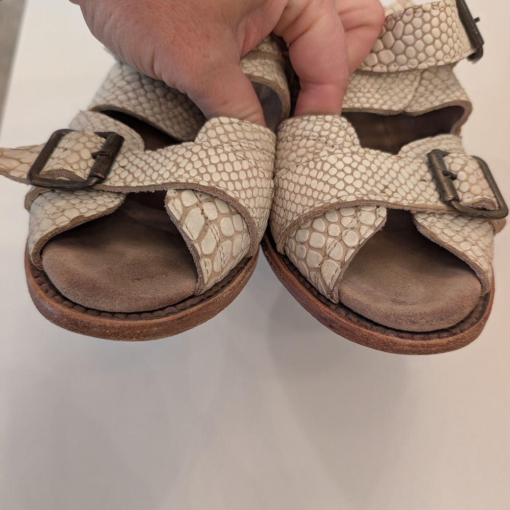 Freebird Women's Cream Sandals - Picture 3 of 7